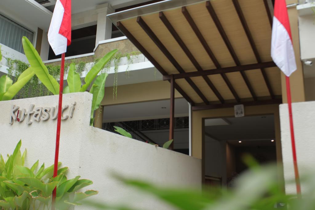 Kuta Suci Guesthouse Εξωτερικό φωτογραφία